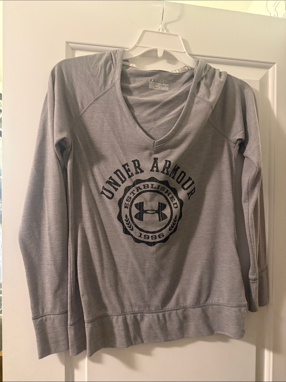 Under Armour Women's Light Gray V-Neck Logo Hoodie size small
